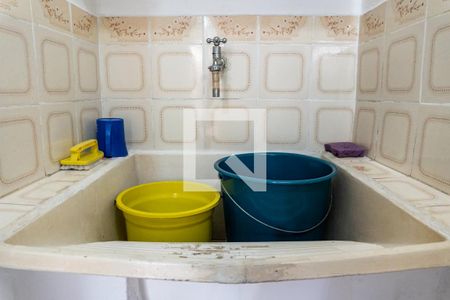 Casa à venda com 500m², 5 quartos e 4 vagasCasa 1 - Área de serviço Detalhe