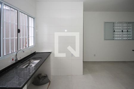 Cozinha de casa para alugar com 2 quartos, 100m² em Vila Nova, São Paulo