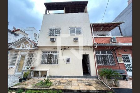 Casa à venda com 156m², 4 quartos e 1 vagaFachada