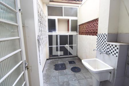 Casa à venda com 156m², 4 quartos e 1 vagaÁrea de Serviço