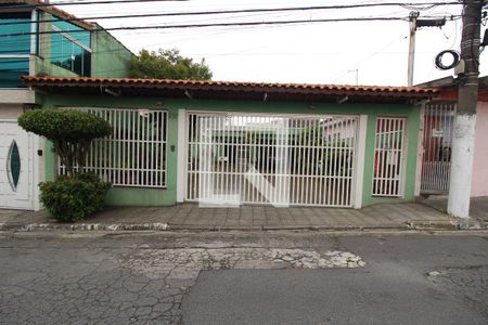 Casa para alugar com 130m², 3 quartos e 6 vagasFachada