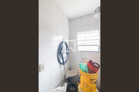 Casa à venda com 137m², 2 quartos e 2 vagas Casa à venda com 137m², 2 quartos e 2 vagasBanheiro de Serviço