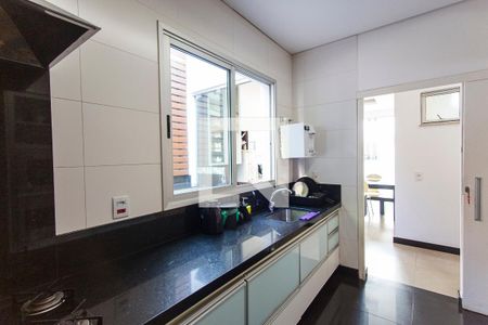 Casa para alugar com 280m², 3 quartos e 2 vagasCozinha