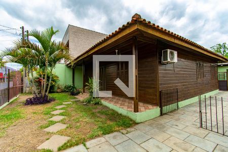 Casa à venda com 90m², 4 quartos e 2 vagas Casa à venda com 90m², 4 quartos e 2 vagasFachada