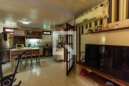 Sala de casa à venda com 4 quartos, 90m² em Rio Branco, Canoas