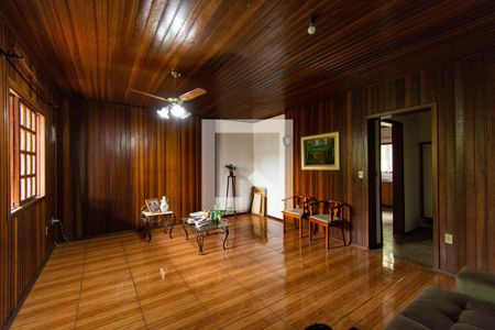 Casa à venda com 90m², 4 quartos e 2 vagas