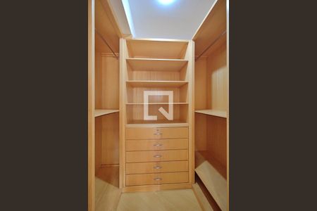 Apartamento para alugar com 110m², 2 quartos e 2 vagas Apartamento para alugar com 110m², 2 quartos e 2 vagasCloset da Suíte