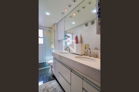 Apartamento à venda com 265m², 4 quartos e 4 vagasBanheiro do Quarto 2 Suíte