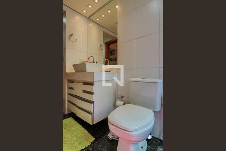 Apartamento à venda com 265m², 4 quartos e 4 vagasBanheiro do Corredor