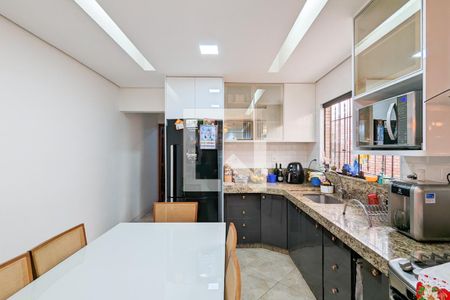 Casa à venda com 150m², 2 quartos e 2 vagas Casa à venda com 150m², 2 quartos e 2 vagasCozinha