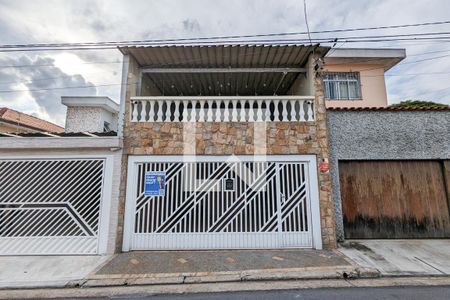 Casa à venda com 150m², 2 quartos e 2 vagas Casa à venda com 150m², 2 quartos e 2 vagasFachada