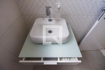 Apartamento à venda com 67m², 2 quartos e 1 vaga Apartamento à venda com 67m², 2 quartos e 1 vagaBanheiro