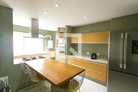 Apartamento para alugar com 163m², 3 quartos e 2 vagas Apartamento para alugar com 163m², 3 quartos e 2 vagasCozinha