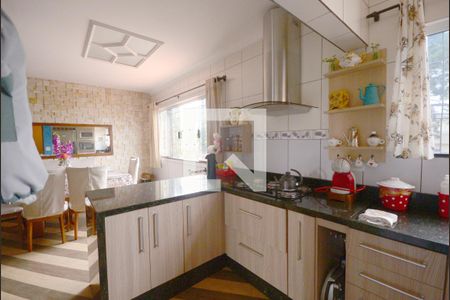 Casa à venda com 352m², 6 quartos e 2 vagas Casa à venda com 352m², 6 quartos e 2 vagasCozinha 2