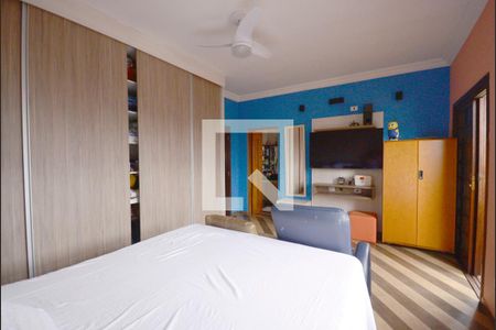 Casa à venda com 352m², 6 quartos e 2 vagas Casa à venda com 352m², 6 quartos e 2 vagasQuarto 3 - Suite