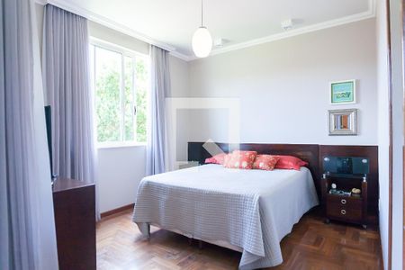 Casa à venda com 309m², 4 quartos e 4 vagassuite