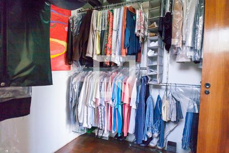 Casa à venda com 309m², 4 quartos e 4 vagasCloset da suíte