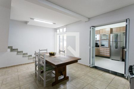 Casa à venda com 367m², 3 quartos e 3 vagas Casa à venda com 367m², 3 quartos e 3 vagasEspaço Gourmet