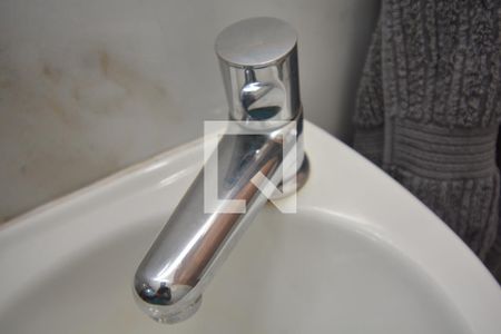 Casa à venda com 64m², 2 quartos e 2 vagasLavabo da Sala - Torneira