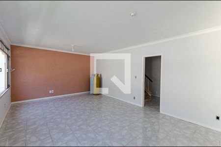 Casa para alugar com 336m², 3 quartos e 2 vagasSala