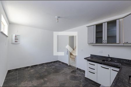 Casa para alugar com 336m², 3 quartos e 2 vagasCozinha 