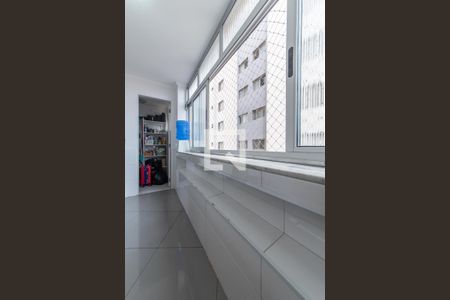 Apartamento à venda com 108m², 3 quartos e 1 vagaÁrea de Serviço