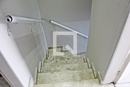 Casa de condomínio para alugar com 60m², 2 quartos e 1 vagaEscada