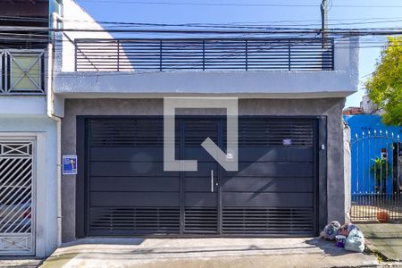 Casa à venda com 180m², 3 quartos e 2 vagas Casa à venda com 180m², 3 quartos e 2 vagasFachada