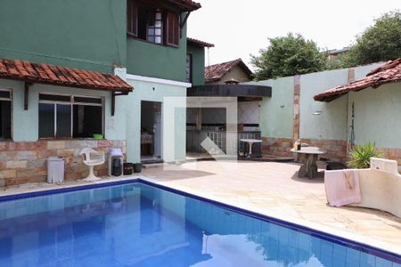 Casa à venda com 360m², 4 quartos e 2 vagasÁrea externa - Piscina