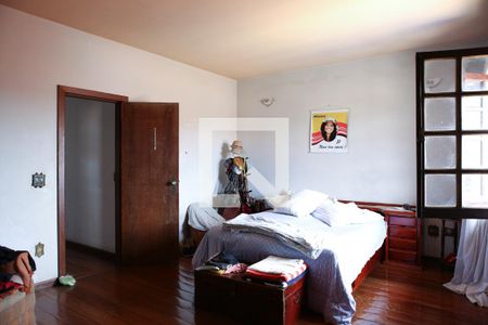 Casa à venda com 360m², 4 quartos e 2 vagasSuíte