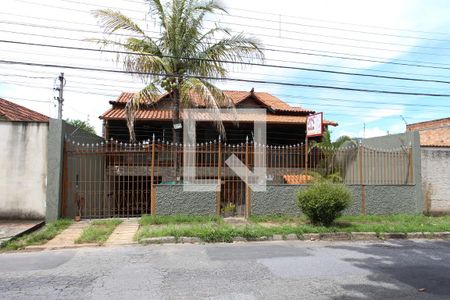 Casa à venda com 360m², 4 quartos e 2 vagasFachada