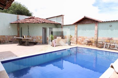 Casa à venda com 360m², 4 quartos e 2 vagasÁrea externa - Piscina