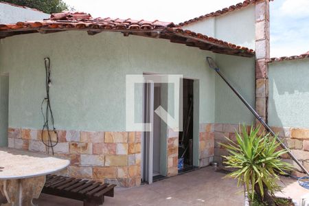 Casa à venda com 360m², 4 quartos e 2 vagasÁrea externa - Piscina