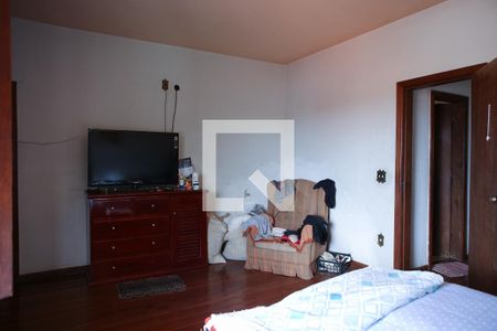 Casa à venda com 360m², 4 quartos e 2 vagasSuíte