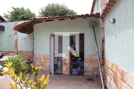 Casa à venda com 360m², 4 quartos e 2 vagasÁrea externa