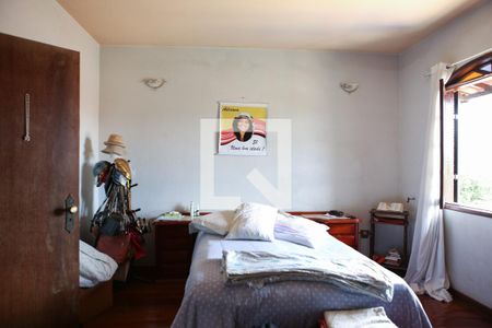 Casa à venda com 360m², 4 quartos e 2 vagasSuíte