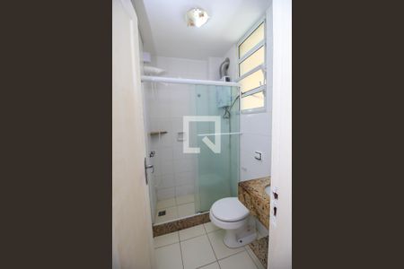 Banheiro de kitnet/studio para alugar com 1 quarto, 21m² em Flamengo, Rio de Janeiro