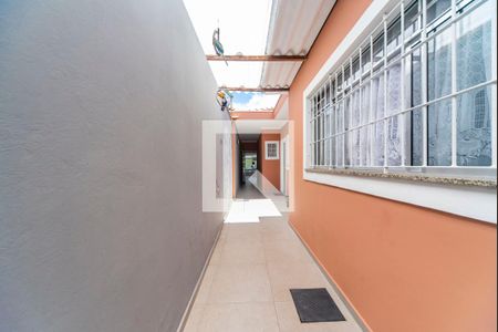 Casa à venda com 200m², 2 quartos e 2 vagas Casa à venda com 200m², 2 quartos e 2 vagasCorredor