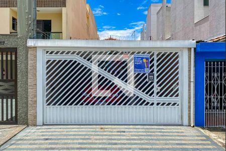 Casa à venda com 200m², 2 quartos e 2 vagas Casa à venda com 200m², 2 quartos e 2 vagasFachada