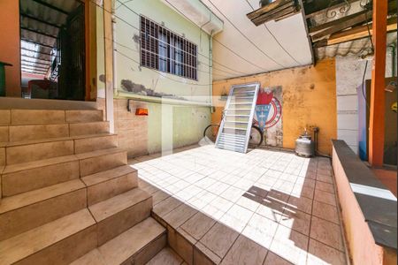 Casa à venda com 200m², 2 quartos e 2 vagas Casa à venda com 200m², 2 quartos e 2 vagasQuintal