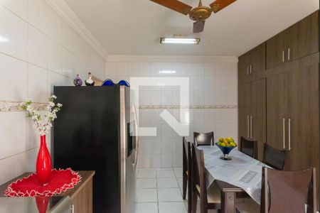 Casa à venda com 132m², 2 quartos e 3 vagas Casa à venda com 132m², 2 quartos e 3 vagasCozinha