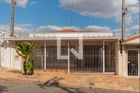 Casa à venda com 132m², 2 quartos e 3 vagas Casa à venda com 132m², 2 quartos e 3 vagasFachada