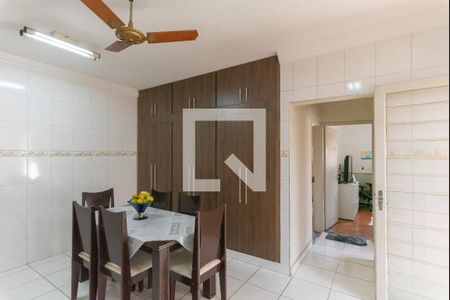 Casa à venda com 132m², 2 quartos e 3 vagas Casa à venda com 132m², 2 quartos e 3 vagasCozinha