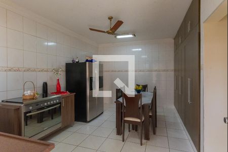 Casa à venda com 132m², 2 quartos e 3 vagas Casa à venda com 132m², 2 quartos e 3 vagasCozinha