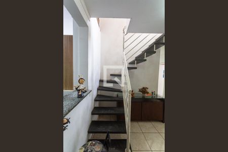 Apartamento à venda com 140m², 4 quartos e 3 vagas Apartamento à venda com 140m², 4 quartos e 3 vagasEscada de Acesso a Cobertura