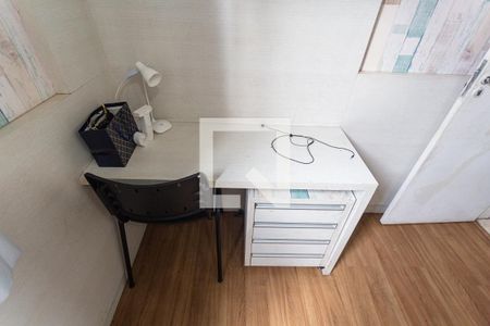 Apartamento à venda com 140m², 4 quartos e 3 vagas Apartamento à venda com 140m², 4 quartos e 3 vagasMesa de Escritório do Quarto 2