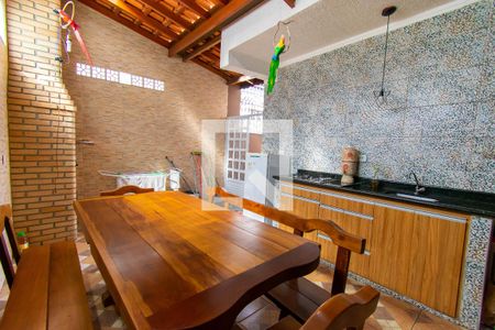 Casa à venda com 170m², 3 quartos e 2 vagas Salão gourmet