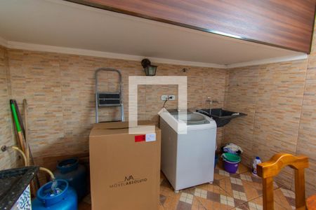 Casa à venda com 170m², 3 quartos e 2 vagasÁrea de Serviço