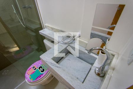 Apartamento à venda com 50m², 2 quartos e 2 vagas Apartamento à venda com 50m², 2 quartos e 2 vagasBanheiro social