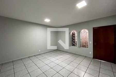 Sala de casa à venda com 3 quartos, 136m² em Vila Carbone, São Paulo